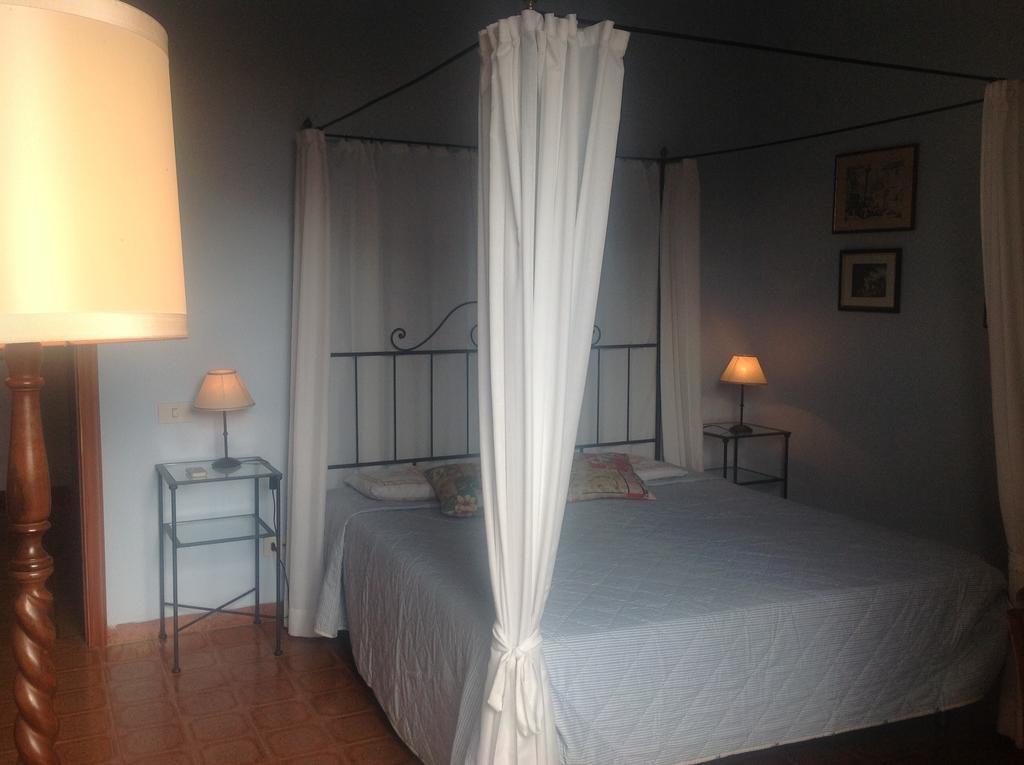La Romita Ospitalita Rurale Familiare Villa Montisi Rum bild